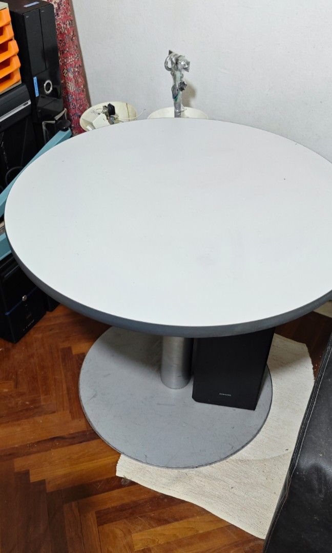 Solid very stable round table (Category: Tables & Sets) located in Singapore. Submitted by nippit (Listing ID 1281018318, Image 3). Description: solid heavy and stable round table base is ~20kg diameter ~85cm.
