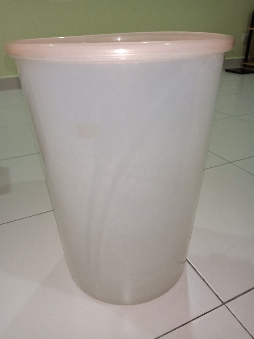 Storage container (Category: Storage Boxes & Baskets) located in Shah Alam. Submitted by chiic123 (Listing ID 1281174239, Image 1). Description: Storage container 36 cm height with 24 cm diameter..