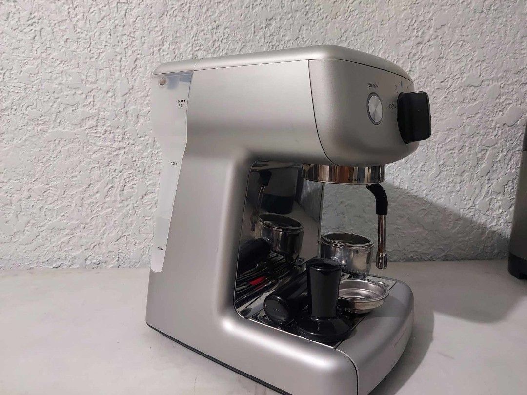 Sunbeam Mini Barista (Category: Coffee Machines & Makers) located in Taytay. Submitted by mikz_1303 (Listing ID 1281109706, Image 2). Description: Sunbeam Mini Barista 📌Color : Silver 📌Model: EM4300S 📌Php 8,500 📌Porta filter 📌2 filter cup 📌Tamper 📌220V 📌Demo and Display Unit 📌Mall Pullout 📌No Issue.