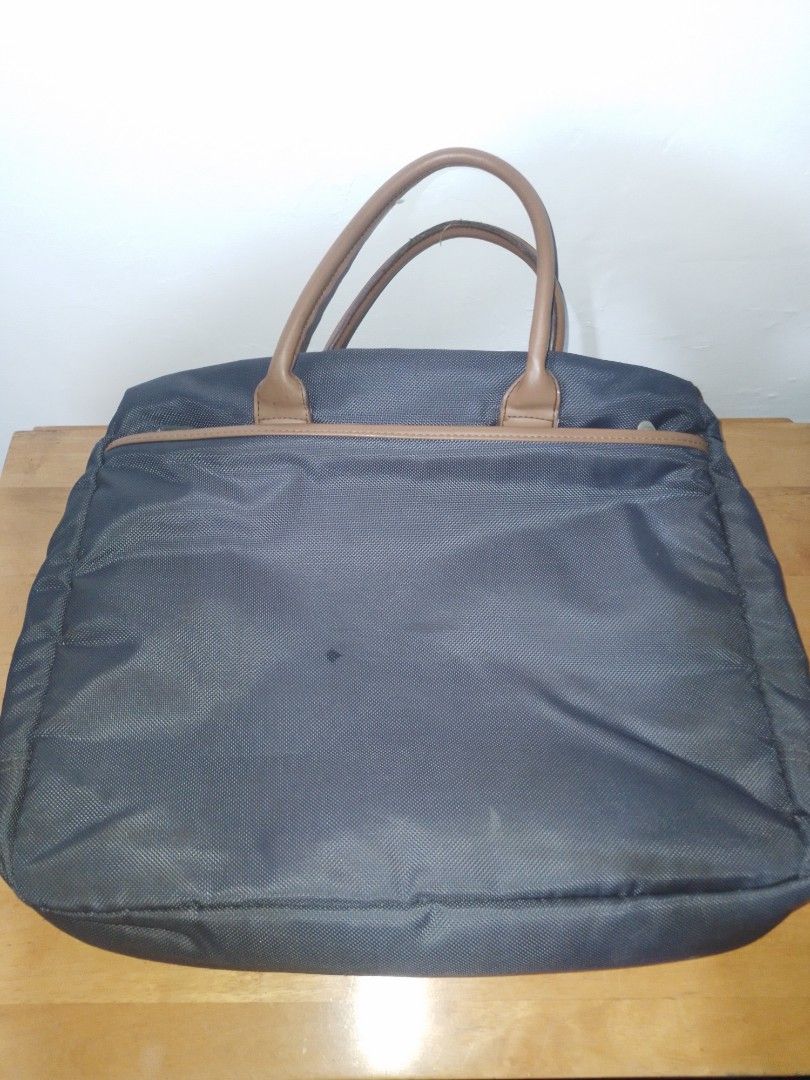 Targus Laptop Bag (Category: Laptop Bags & Sleeves) located in Quezon City. Submitted by fernan_jaranilla (Listing ID 1281195067, Image 2). Description: Authentic Targus laptop bag. With signs of wear. Please check pics. Please check us out and like our page Finders Keepers PH on FB for more items and new updates. Thanks..