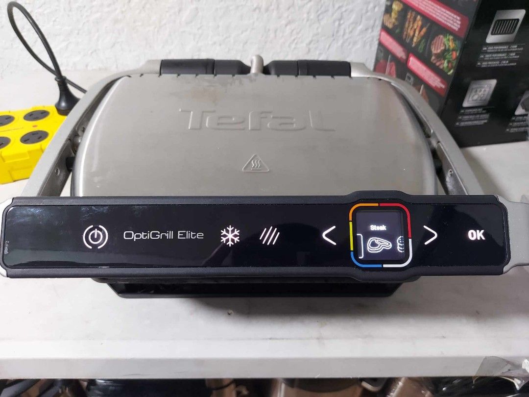 Tefal Opti Grill Elite (Category: BBQ, Grills & Hotpots) located in Taytay. Submitted by mikz_1303 (Listing ID 1281102911, Image 3). Description: Tefal Opti Grill Elite 📌With Box and Manual 📌220V 📌Php 6,500 📌Issue plate have sign of usage!!!! 📌Good Working Condition.