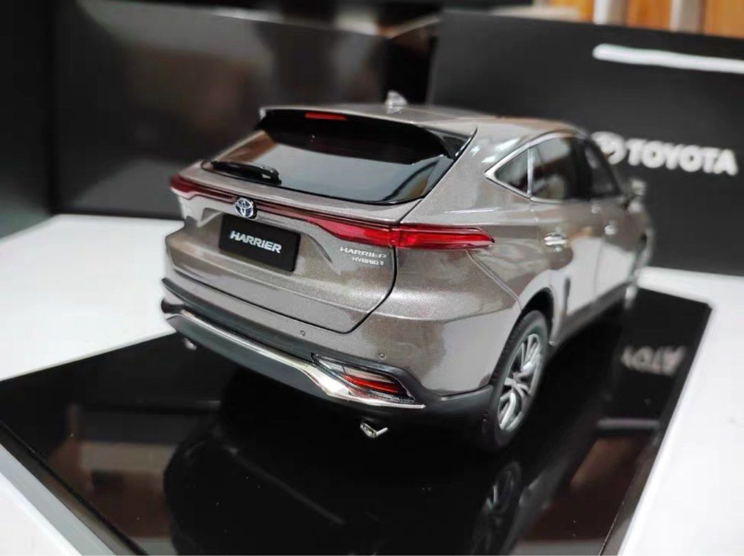 Toyota Harrier 1/18 Diecast Model, Hobbies & Toys, Toys