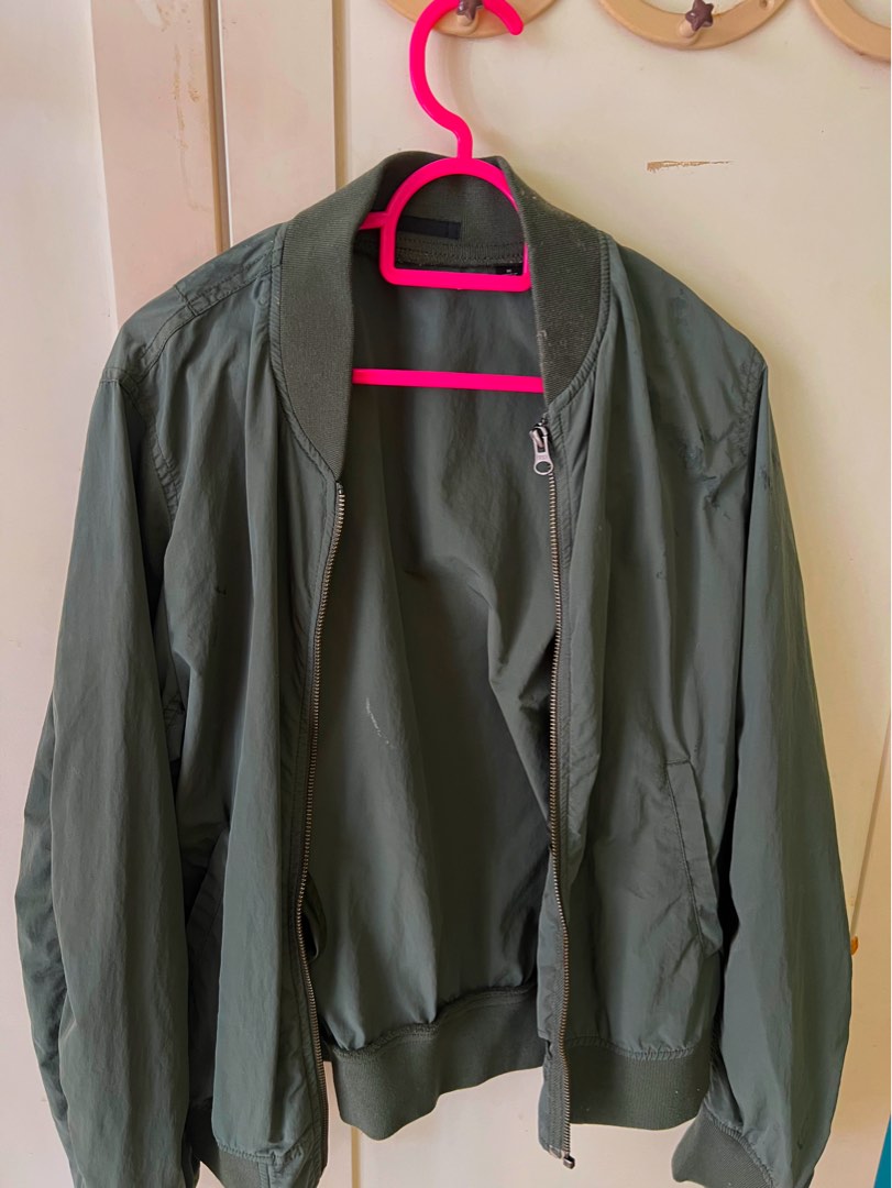 Uniqlo green 2025 bomber jacket