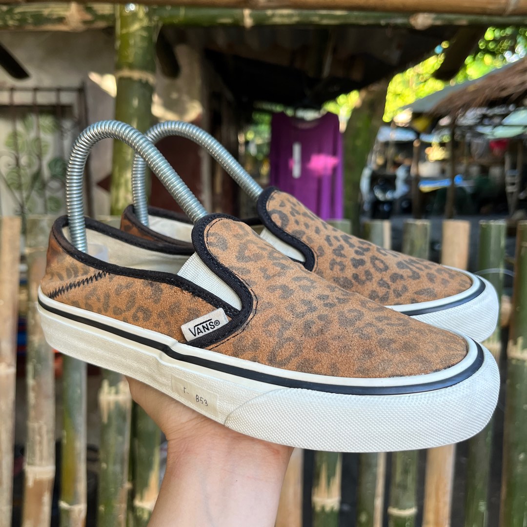 VANS SLIP ON SF LEOPARD Women s Fashion Footwear Sneakers on Carousell
