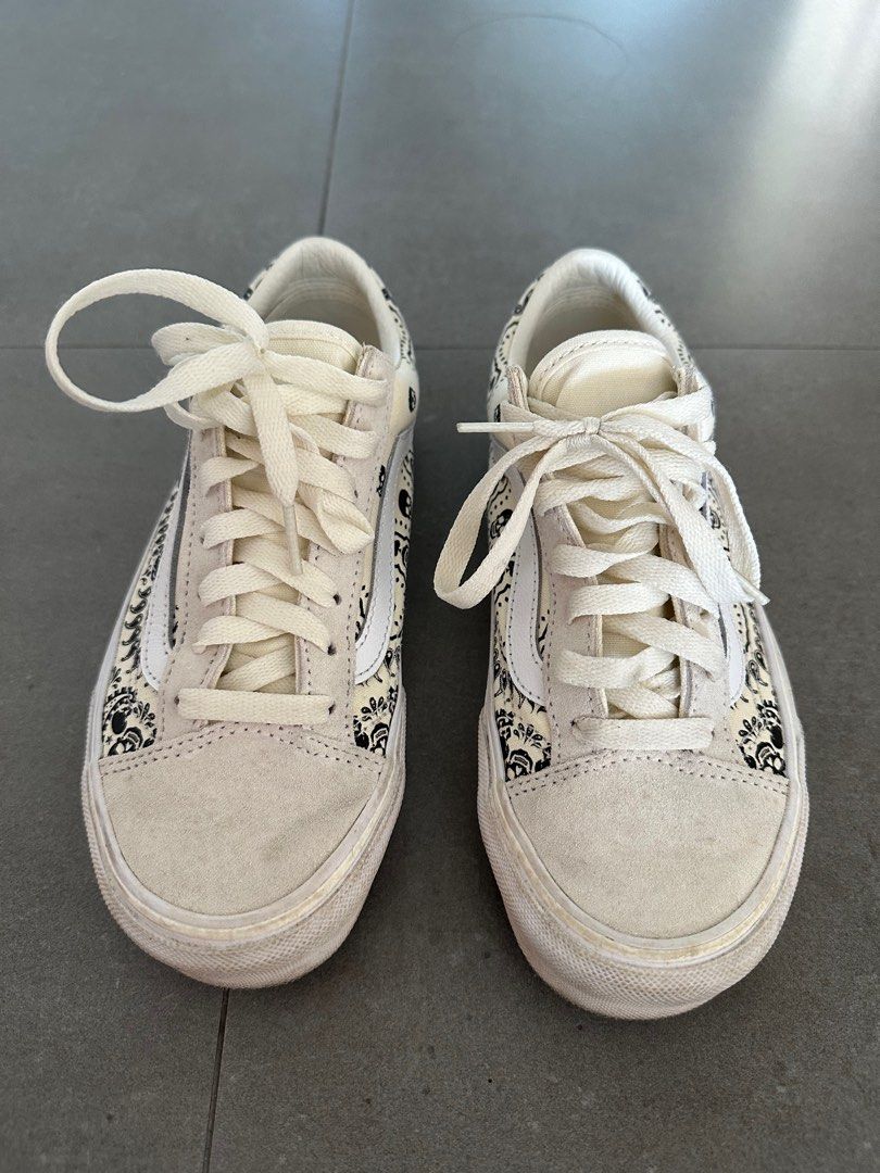 New shoes white colour shop