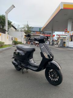 Just got my first Vespa! What are mods/accessories y'all would suggest? : r/ Vespa