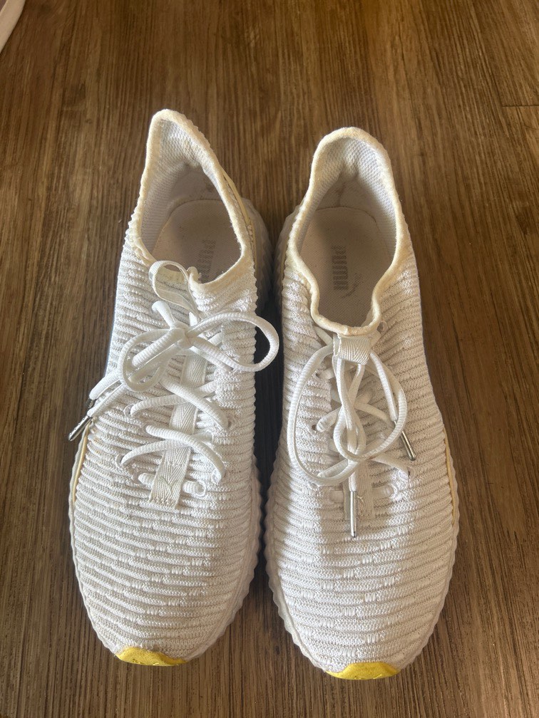 White puma shoes Women s Fashion Footwear Sneakers on Carousell