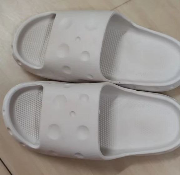White slippers light gray Women s Fashion Footwear Flipflops