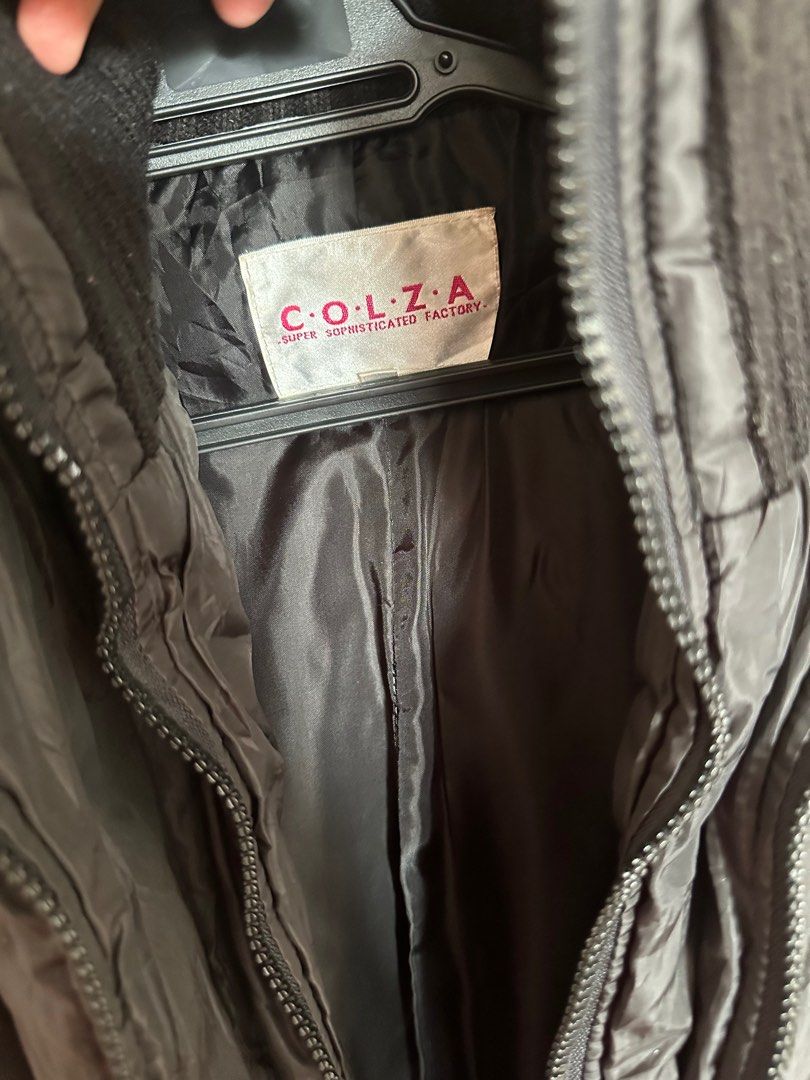 Winter jacket (Category: Coats, Jackets and Outerwear) located in Kuala Lumpur. Submitted by atika_wardrobe (Listing ID 1281032149, Image 3). Description: Beli dari bundle Jepun. Pakai sekali je then dah dry clean. Sekali hoodie berbulu tu bole bukak kalau taknak pakai. Double zip sangat sesuai utk winter. Flaw dia hanya warna kat zip yg dah tertanggal( bila pakai tak nampak pon) dengan kesan dimamah usia seperti berbulu sikit2. Semua boleh refer