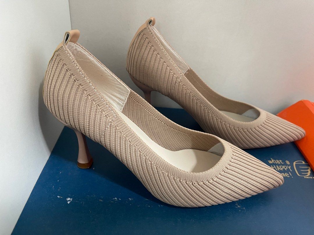 Pump heels near me best sale
