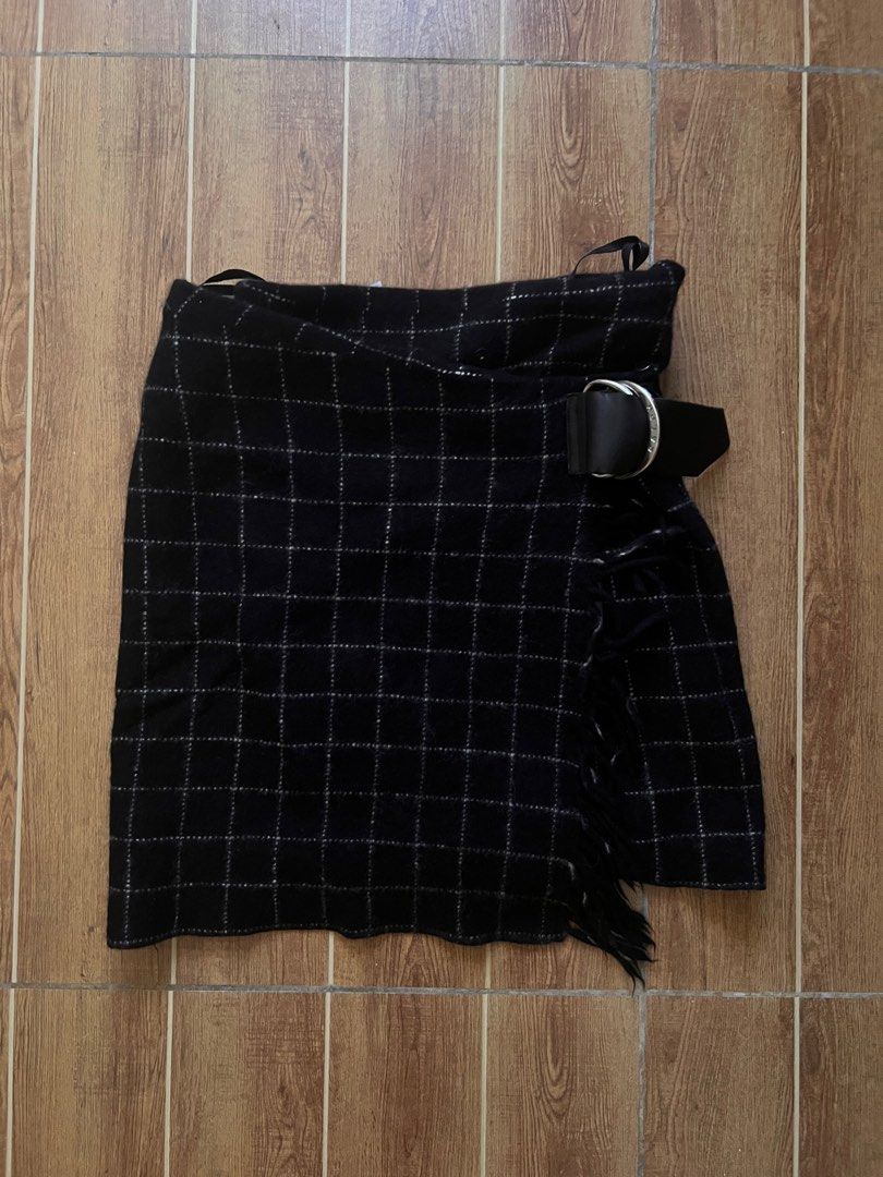 Wool skirt (Category: Skirts) located in Quezon City. Submitted by denclothes (Listing ID 1281125665, Image 1). Description: Very nice and quality material.