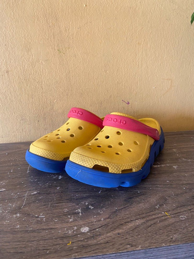 Red and yellow crocs store