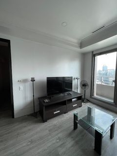 1BR with Balcony & Parking FOR LEASE or FOR SALE at One McKinley Place BGC Taguig - For Rent / Metro Manila / Interior Designed / Condominium / RFO Unit / NCR / Fully Furnished / Real Estate Investment PH / Clean Title / Ready For Occupancy / Condo Living