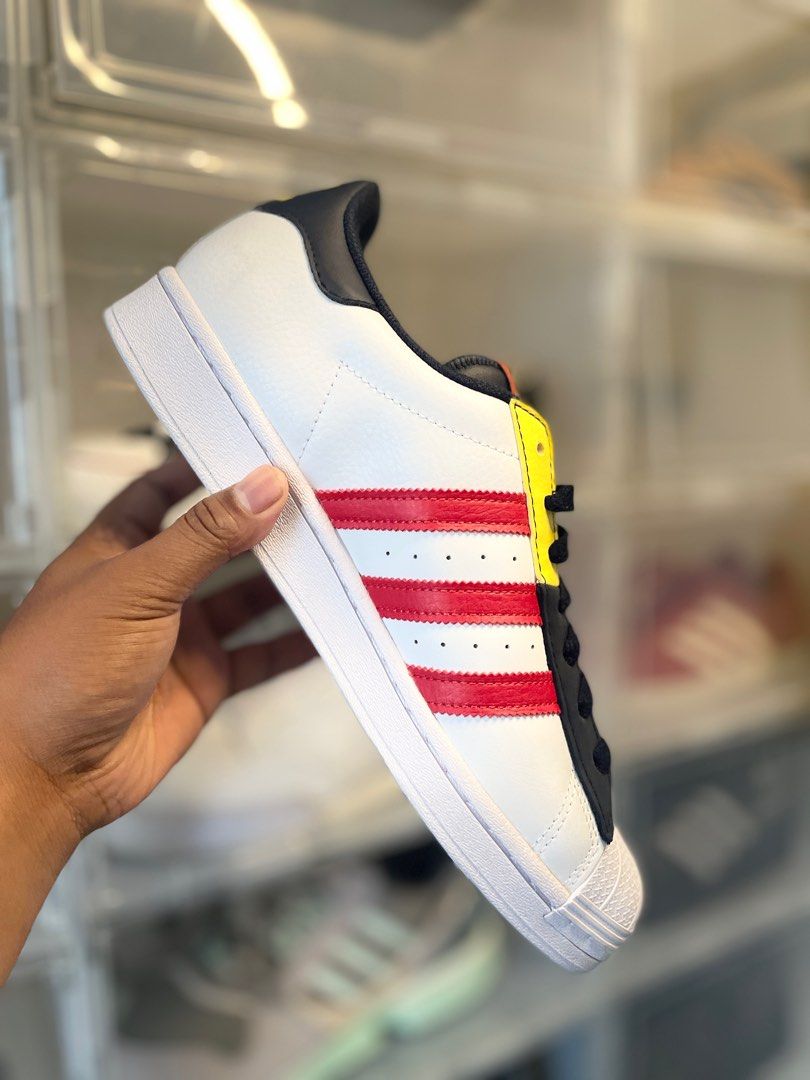 ADIDAS SUPERSTAR Men s Fashion Footwear Sneakers on Carousell