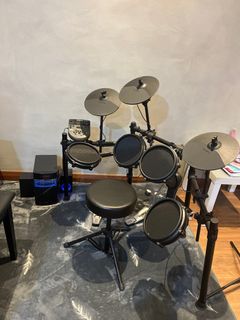 Alesis nitro mesh store kit double bass