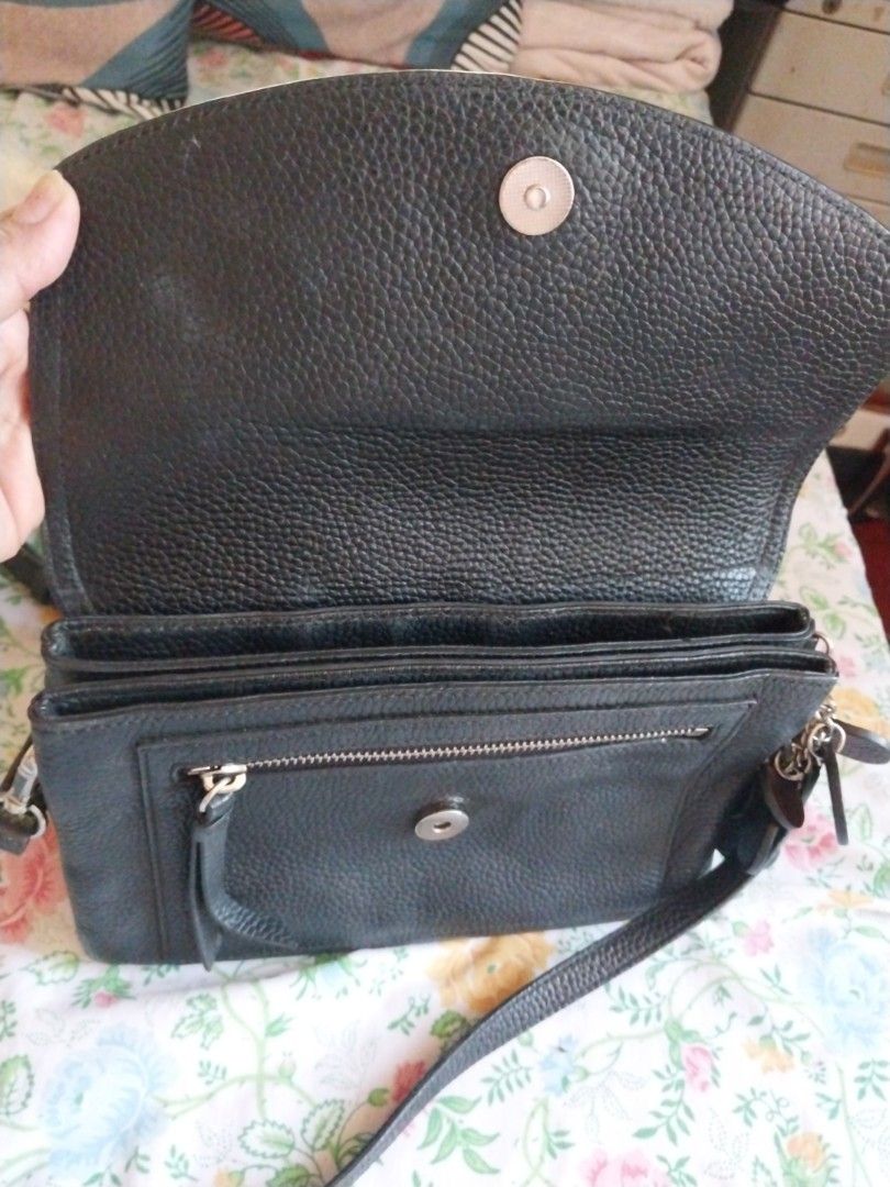Anne klein original (Category: Cross-body Bags) located in Manila. Submitted by digs1968 (Listing ID 1281227786, Image 2). Description: lightly used leather crossbody bag..