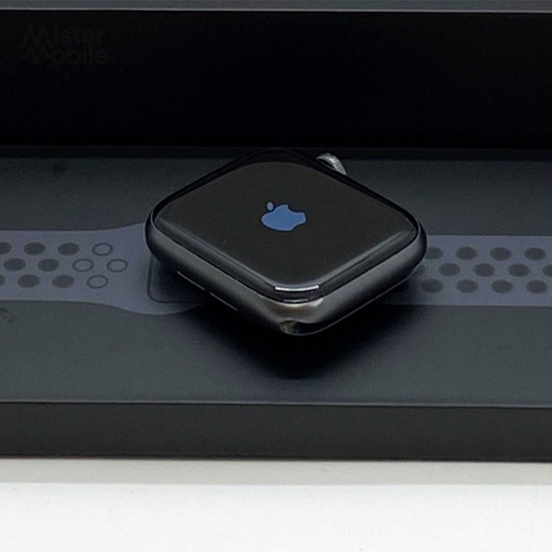 Series 4 space gray aluminum hotsell case black sport band 44mm