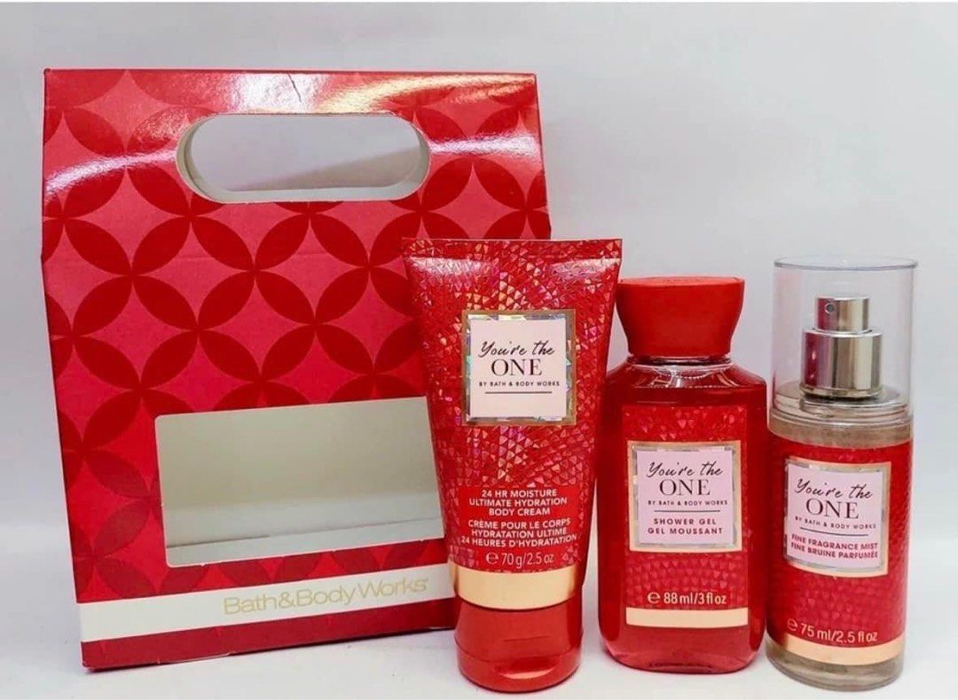 BATH AND BODY WORKS SET (Category: Bath) located in Manila. Submitted by akeikosonestopshop (Listing ID 1281419058, Image 2). Description: WHAT YOU SEE IS WHAT YOU GET DARK KISS YOURE THE ONE 1800 ea orig not fake from hk 💕.