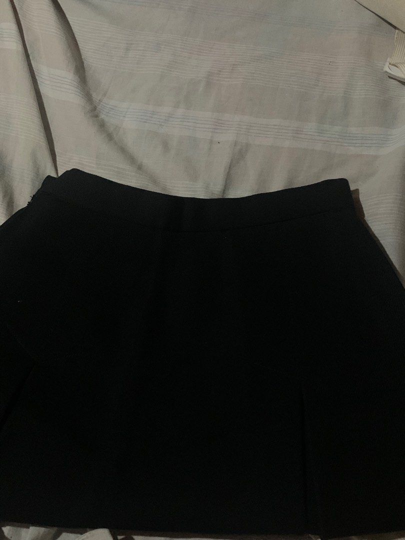Black pleated on sale skirt size 24