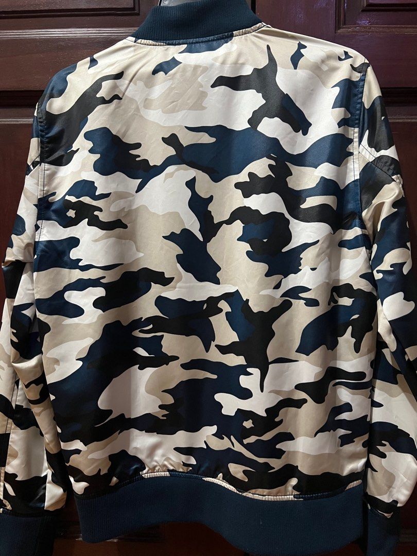 Guess camo bomber jacket hotsell