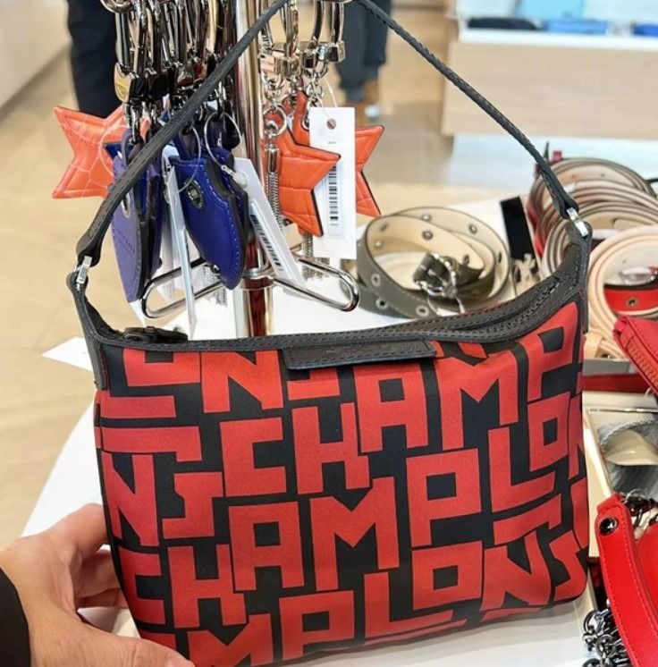 BRAND NEW AUTHENTIC INSTOCK LONGCHAMP LADIES LE PLIAGE LGP CLUTCH SHOULDER BAG 10039 412 RED