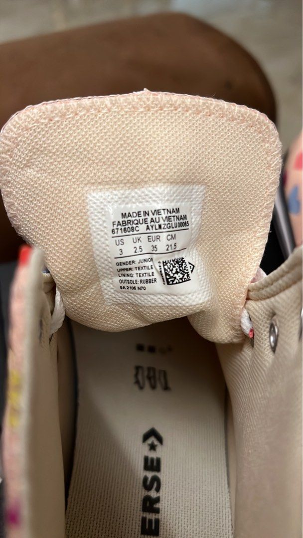 Brand New Converse Kids Sneakers US Sz 3 Luxury Sneakers