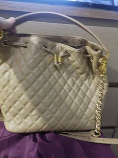 (Category: ) located in . Submitted by Cali_Cali (Listing ID 1281346735, Image 1). Description: .