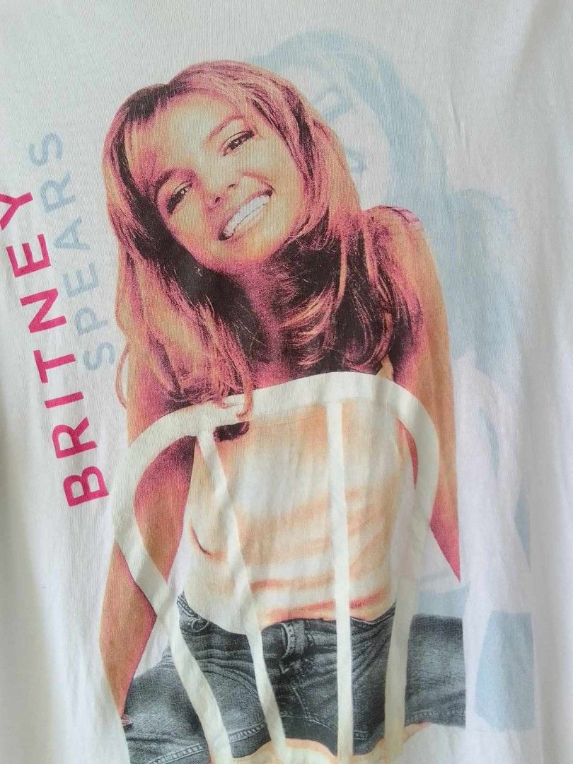 Britney Spears Shirt (Category: Tshirts & Polo Shirts ) located in Dumanjug. Submitted by cebuanaavtg (Listing ID 1281357623, Image 2). Description: Size Large 22.5" x 28.5" official Issue: small hole.