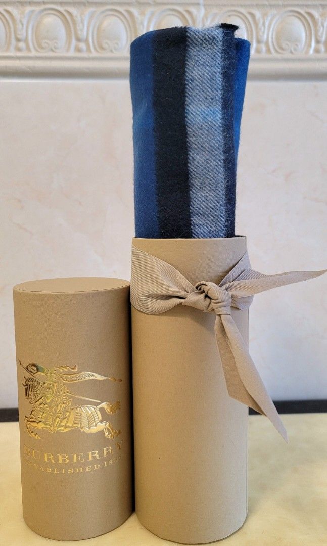 Burberry scarf tube store