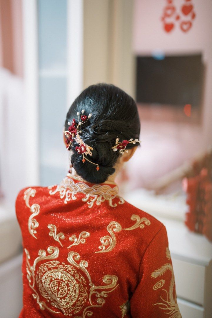 Prewedding hairdo. Bride: Phui San #chinese #wedding #bride #hairstyle | Wedding  hairstyles bride, Traditional chinese wedding, Wedding