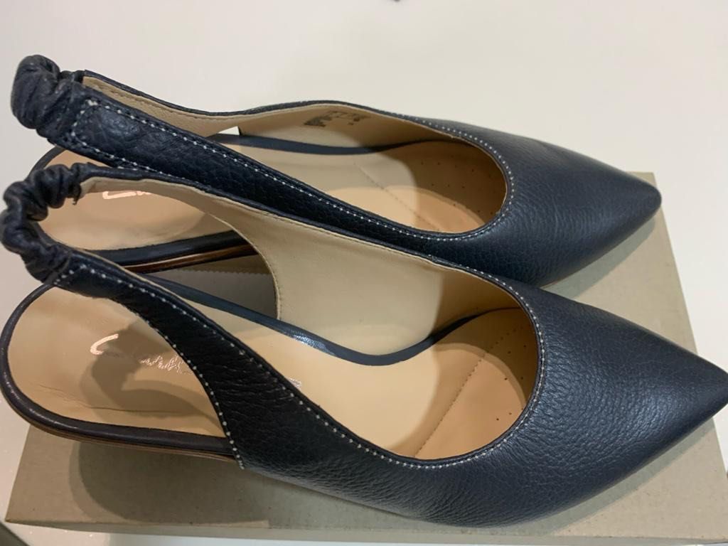Clarks Ellis Ruby (Category: Heels) located in Kuala Lumpur. Submitted by evatan93 (Listing ID 1281380685, Image 2). Description: 🔥 🔥 CLEARANCE 🔥 🔥 🔥 🔥 First come first serve basis🔥 🔥 ⭐Condition as it - only used once.