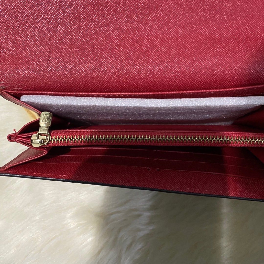 (Class A) LV Wallet (Category: Wallets & Card holders) located in Imus. Submitted by lovedbyclaire (Listing ID 1281351934, Image 3). Description: preloved so managed your expectations ✶ DO NOT CLAIM IF SENSITIVE PLS!! ✶ NO COD AND SCO ✶ mop: gcash/maya/bank ✷ expect late replies ! i am a college student ✷ price is negotiable (for sure buyer) ✷ won't entertain messages to ask about condition.