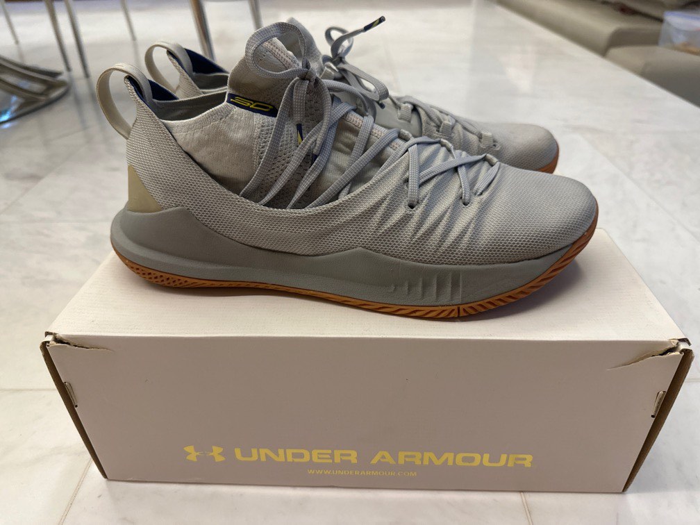 Curry Basketball Shoes, Men's Fashion, Footwear, Casual shoes on