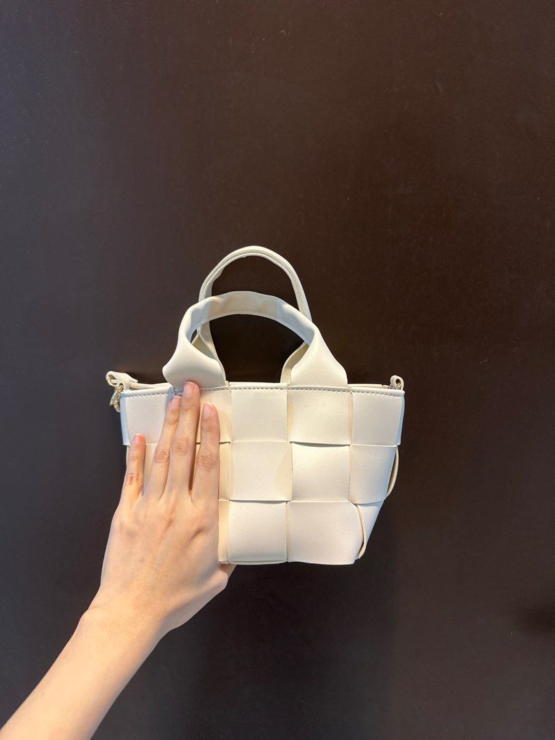 Small white hotsell handbags with handles