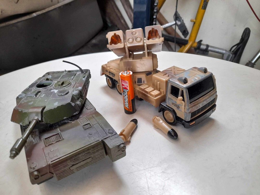 Diecast tank and missile truck (Category: Vehicle & Diecast Models) located in Makati City. Submitted by flash20 (Listing ID 1281301639, Image 1). Description: Sold as set diecast Tank and missile truck with projectile What U see what U get Pick up thru grab and lalamove.
