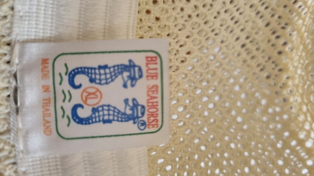Fedora (Category: Hats & Beanies) located in Singapore. Submitted by alexandrah (Listing ID 1281233607, Image 3). Description: Fedora in very good condition. Size XL.