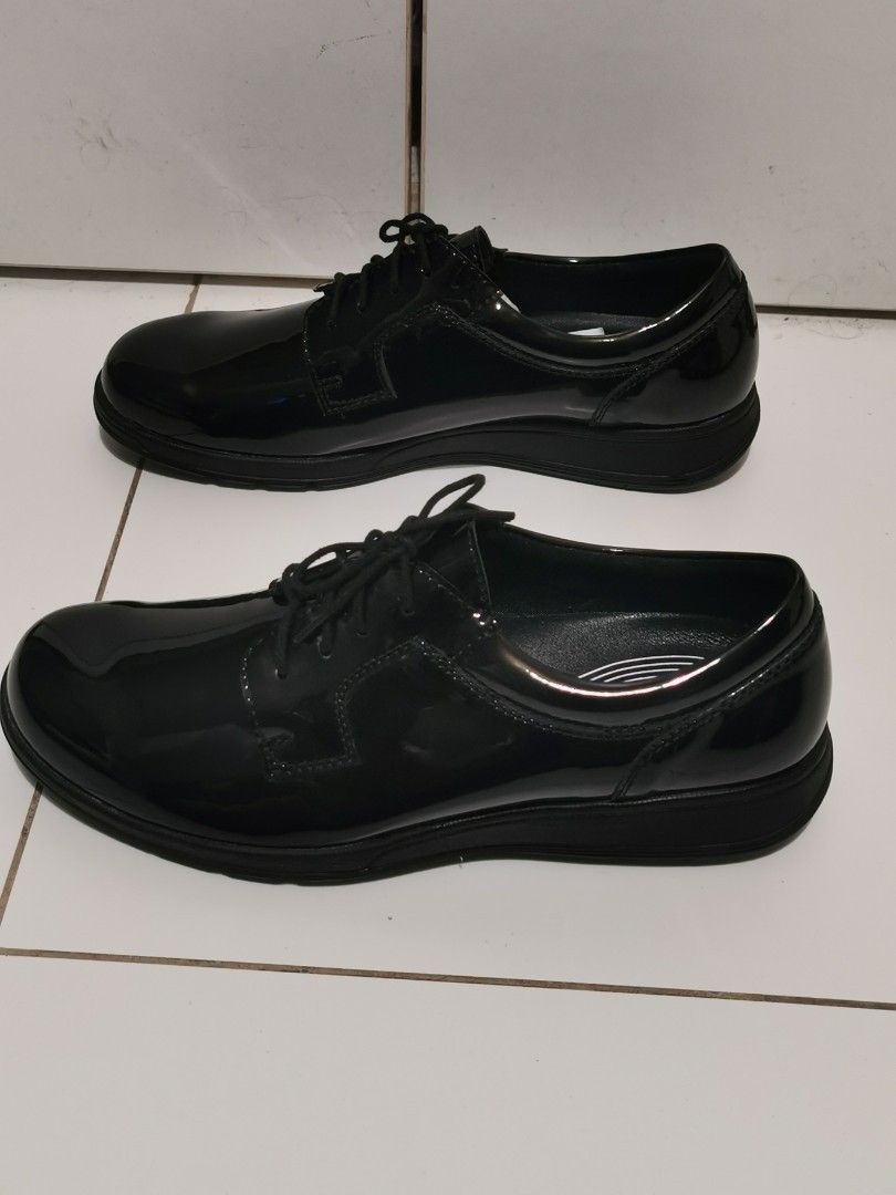 Glossy black leather shoes outlet