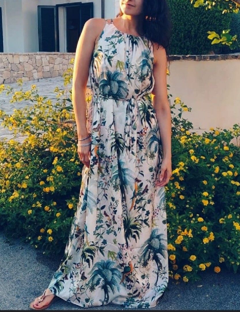 H and M Maxi Dress (Category: Dresses) located in Cebu City. Submitted by declutter_cebu (Listing ID 1281276449, Image 1). Description: H and M Tropical Maxi Dress Small on Tag Not faded Nice cloth (hindi mainit) Used once (as a guest for a beach wedding) Lost the original belt, came up with a different belt which also matches with the dress Best fits tall women Length 54.5 inches *Some photos for reference only. RFS: too long for me, don't want 