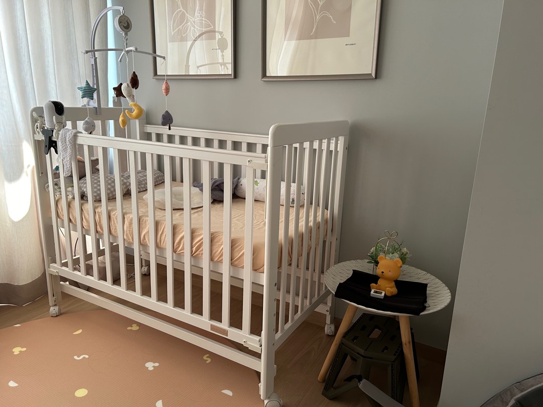 Happy wonder 5 in top 1 convertible baby cot