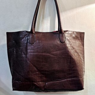 (Category: ) located in . Submitted by abouthercloset (Listing ID 1281347405, Image 1). Description: .