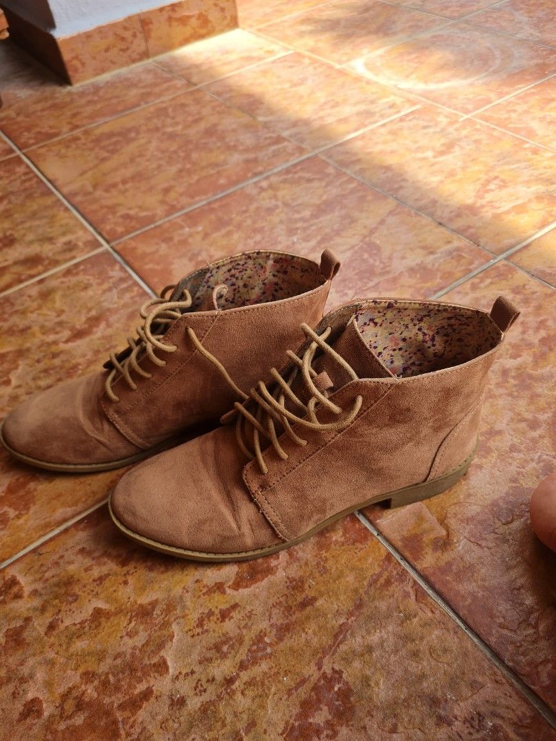Camel discount coloured boots