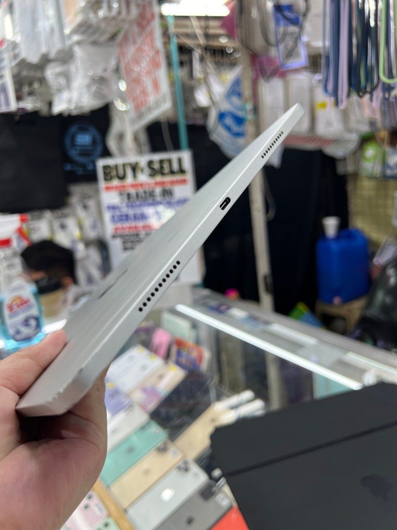 ipad pro m1 12.9 256gb wifi 5thgeneration (Category: iPad) located in San Juan City. Submitted by jalailahmamosaca (Listing ID 1281350836, Image 2). Description: For Sale or Swap iPad Pro m1 12.9 inch 256GB WIfi 5tHgeneration M1 chip Wifi Only with keybord charger ‼️honest issue black spot sa screen pero working lahat hnd naman nakaka apikto sa performance nya‼️ pm sa sure buyer 09125890826 Add handling fee for door to door deliver .
