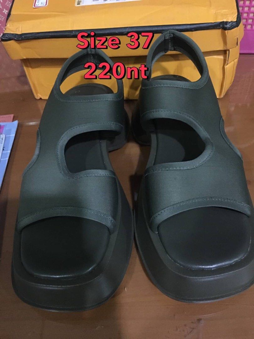 Womens sandals deals size 1