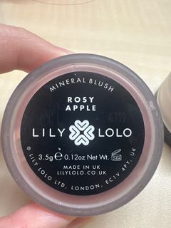 由 second_hand_makeup (刊登 ID 1281251571，圖片 1) 提交，位於 的 (類別：)，說明：。