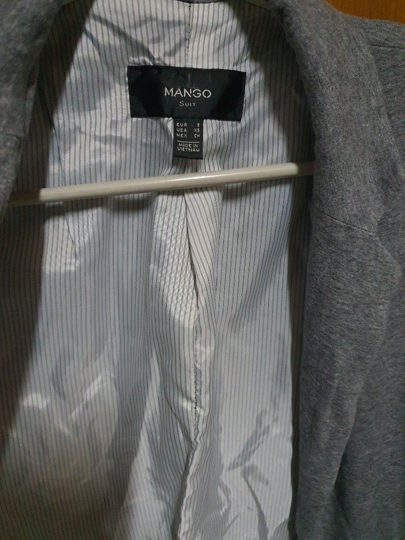 Mango Gray Cotton Blazer (Category: Coats, Jackets and Outerwear) located in Manila. Submitted by mane_13 (Listing ID 1281387626, Image 2). Description: RFS: Does not fit me anymore.
