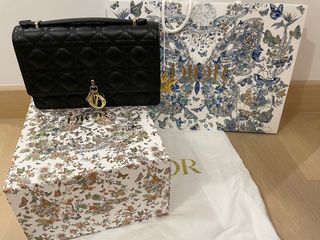 （分類：）位於 。 由 ting61628 提交（商品編號 1281291360，圖片 1）。簡介： 。