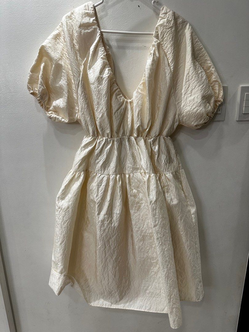 New cream dress (Category: Dresses) located in San Juan City. Submitted by sasha_19 (Listing ID 1281386617, Image 1). Description: .
