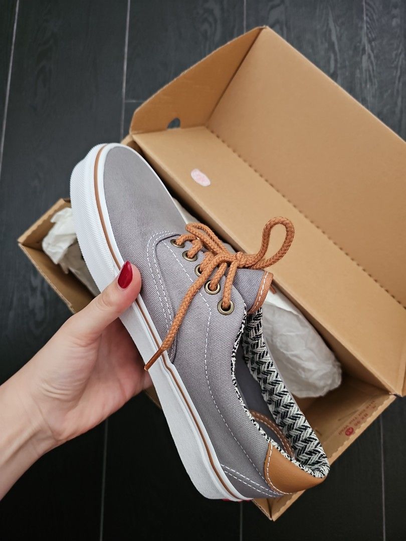 VANS MEN SHOE Men s Fashion Footwear Sneakers on Carousell