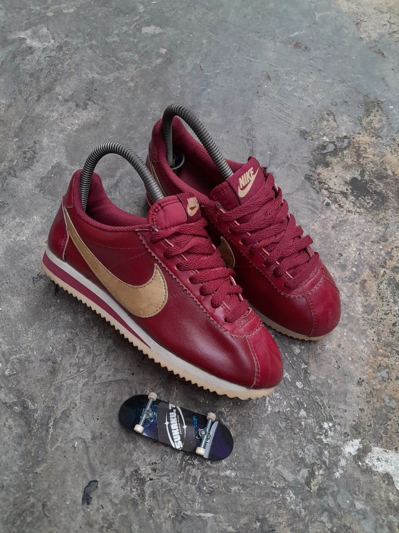 Nike cortez shop maroon and gold
