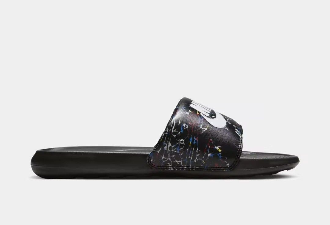 NIKE mens Victori One Print (Category: Slippers and slides) located in Mandaluyong City. Submitted by HappyNoodle (Listing ID 1281256673, Image 2). Description: Buy it from the link- https://goeco.mobi/0MRDaVDf 1365 only.